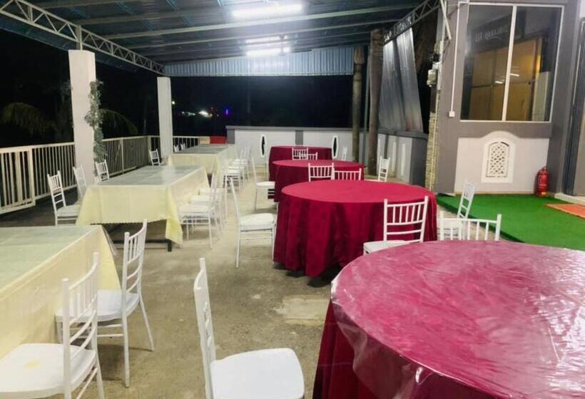 בית מלון כפרי Oyo 90404  Z Dirgahayu 313