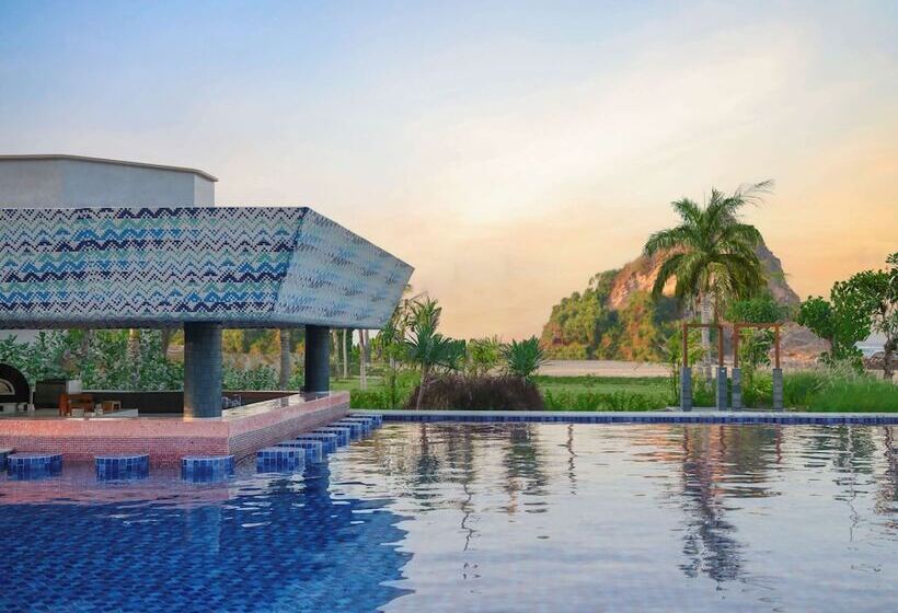 Pullman Lombok Merujani Mandalika Beach Resort
