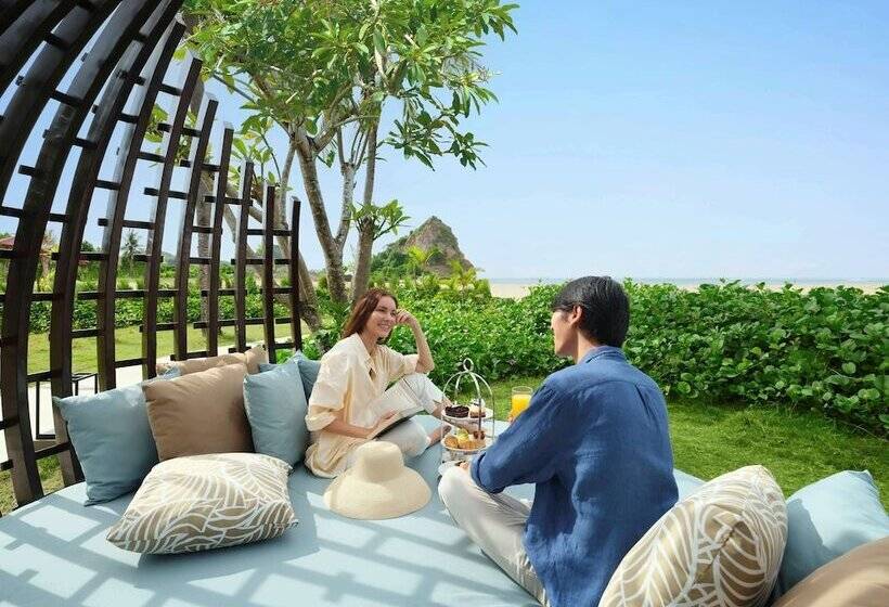 Pullman Lombok Merujani Mandalika Beach Resort