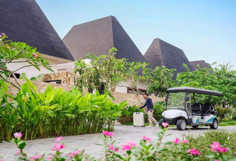 Pullman Lombok Merujani Mandalika Beach Resort