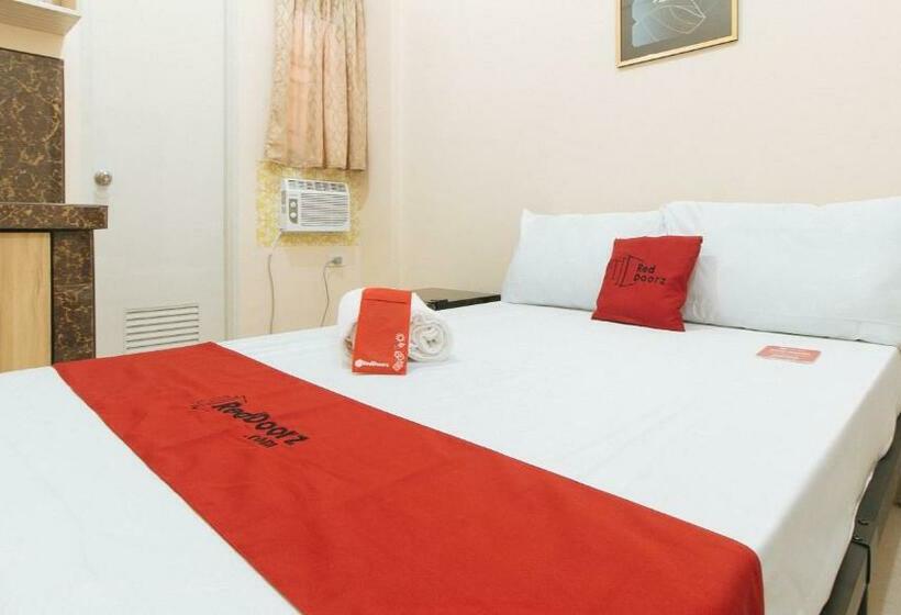 Отель Reddoorz @ Miras Apartelle Angeles Pampanga