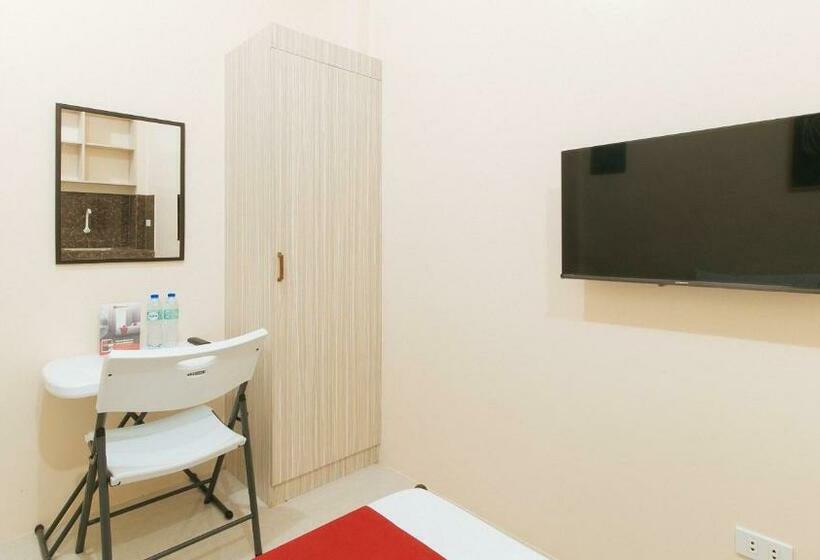 Отель Reddoorz @ Miras Apartelle Angeles Pampanga