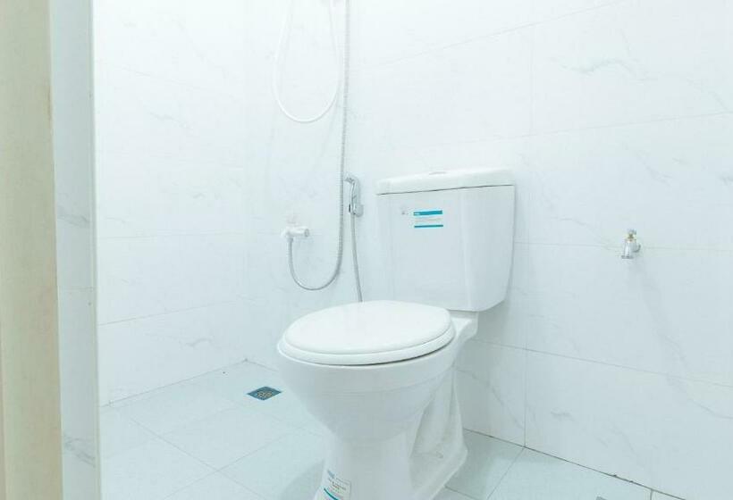 Отель Reddoorz @ Miras Apartelle Angeles Pampanga