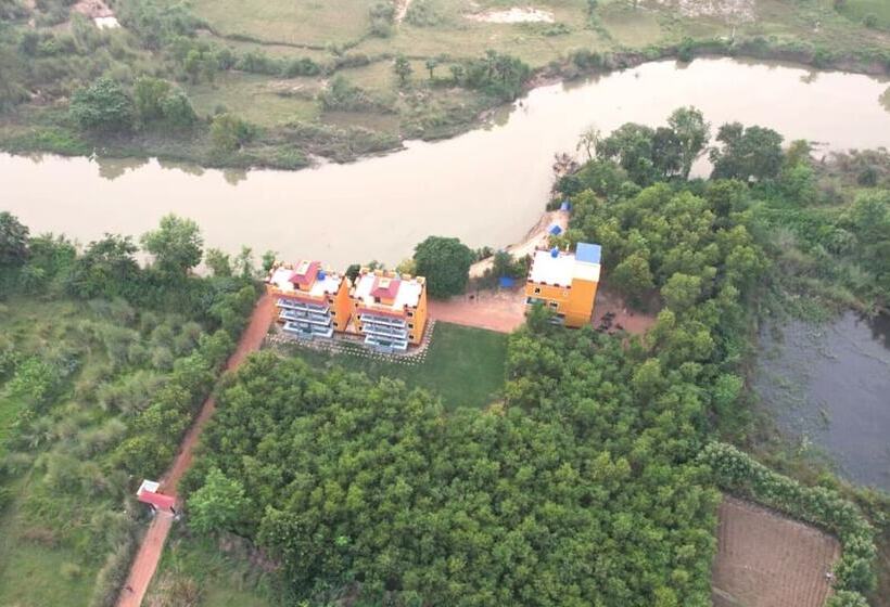 בית מלון כפרי Resort Neel Nirjan !! Best Family Resort In Bolpur Santiniketan With Swimming Pool !!