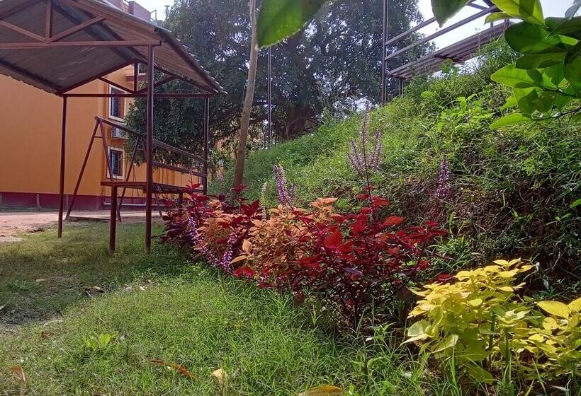 בית מלון כפרי Resort Neel Nirjan !! Best Family Resort In Bolpur Santiniketan With Swimming Pool !!