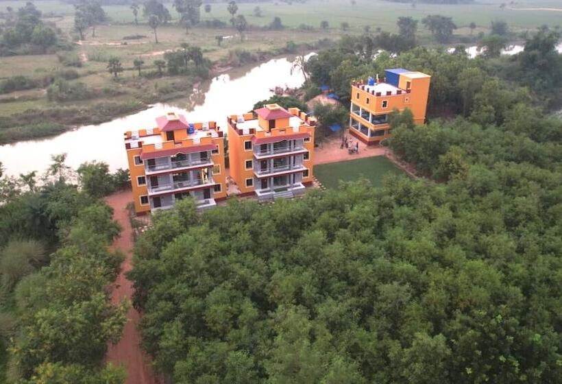בית מלון כפרי Resort Neel Nirjan !! Best Family Resort In Bolpur Santiniketan With Swimming Pool !!