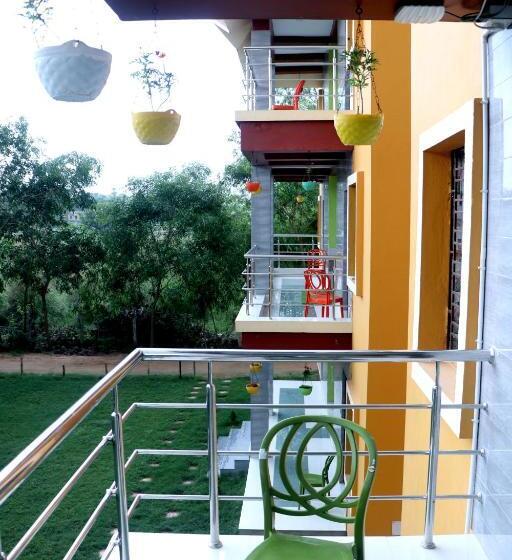 בית מלון כפרי Resort Neel Nirjan !! Best Family Resort In Bolpur Santiniketan With Swimming Pool !!