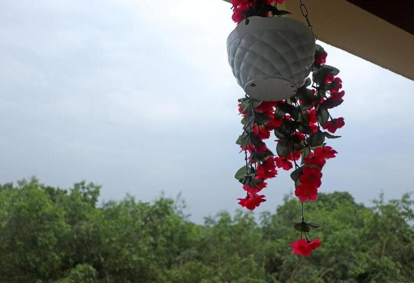 בית מלון כפרי Resort Neel Nirjan !! Best Family Resort In Bolpur Santiniketan With Swimming Pool !!