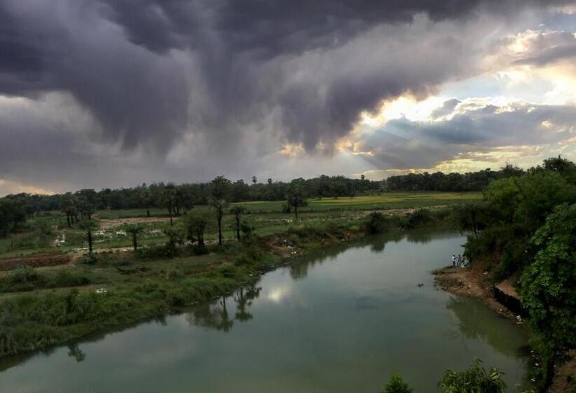 בית מלון כפרי Resort Neel Nirjan !! Best Family Resort In Bolpur Santiniketan With Swimming Pool !!