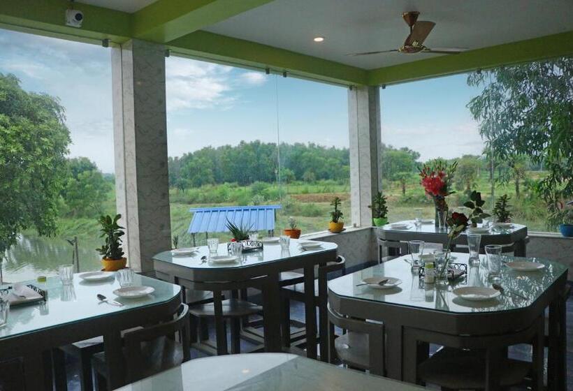 בית מלון כפרי Resort Neel Nirjan !! Best Family Resort In Bolpur Santiniketan With Swimming Pool !!