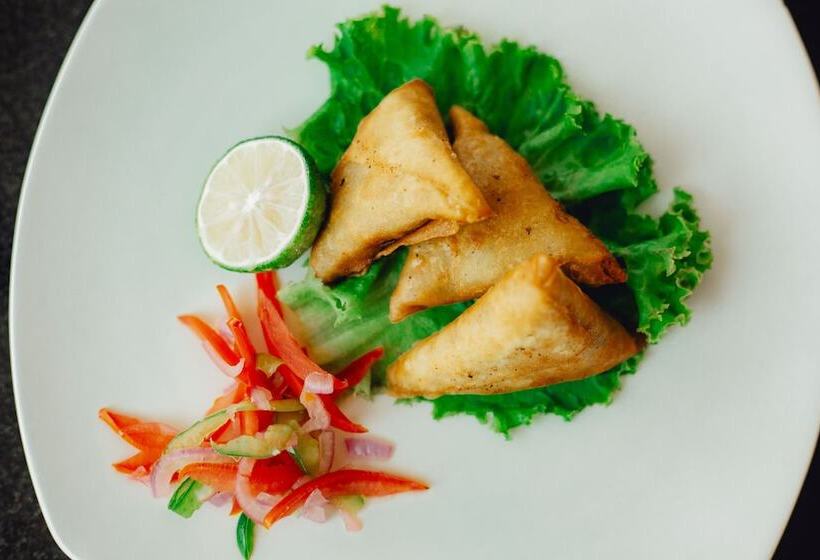 Отель Seven Skies