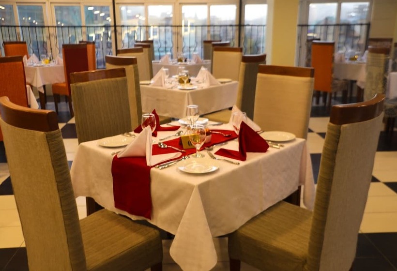 Отель Seven Skies