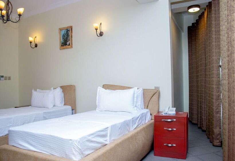 Отель Seven Skies