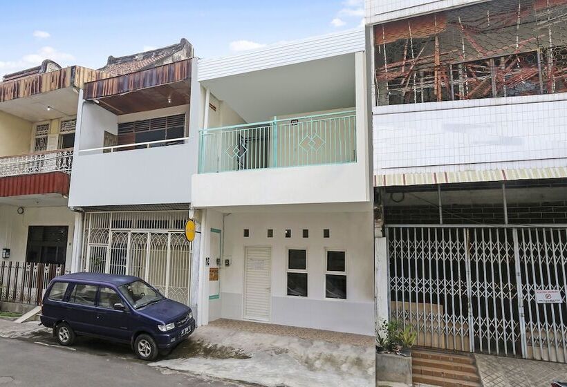 فندق Spot On 90780 Gang Tengah Homestay Syariah