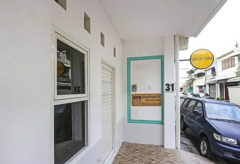 فندق Spot On 90780 Gang Tengah Homestay Syariah