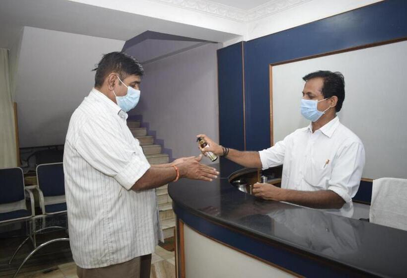 ホテル Sri Krishna Vilas