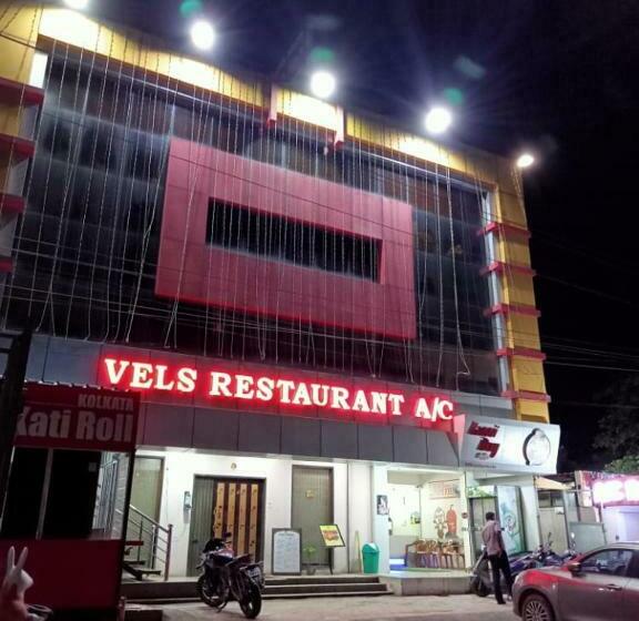 فندق Vels Residency