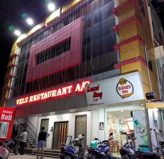 فندق Vels Residency