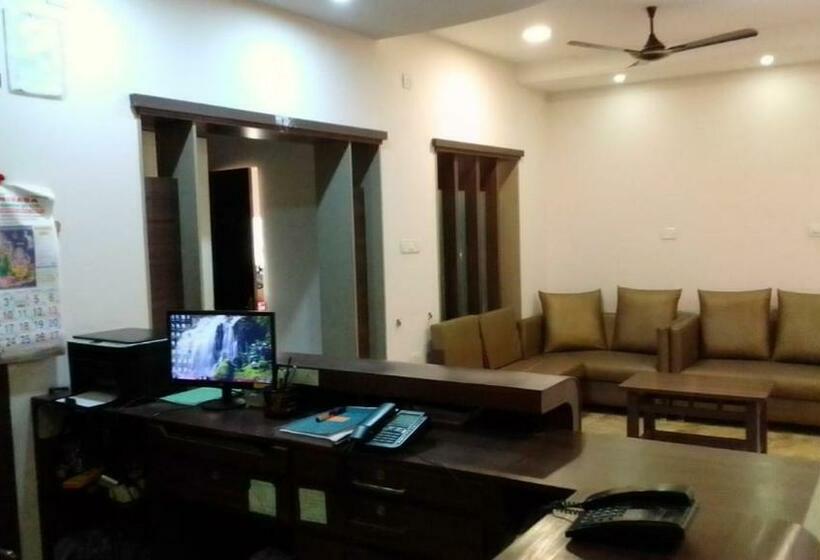 فندق Vels Residency