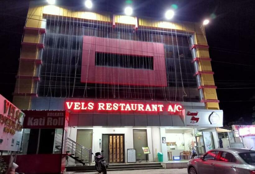 فندق Vels Residency