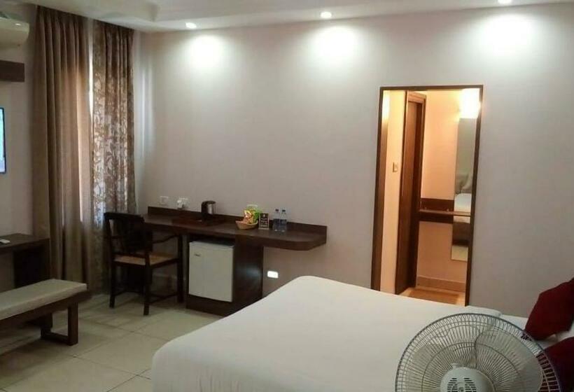 فندق Vels Residency