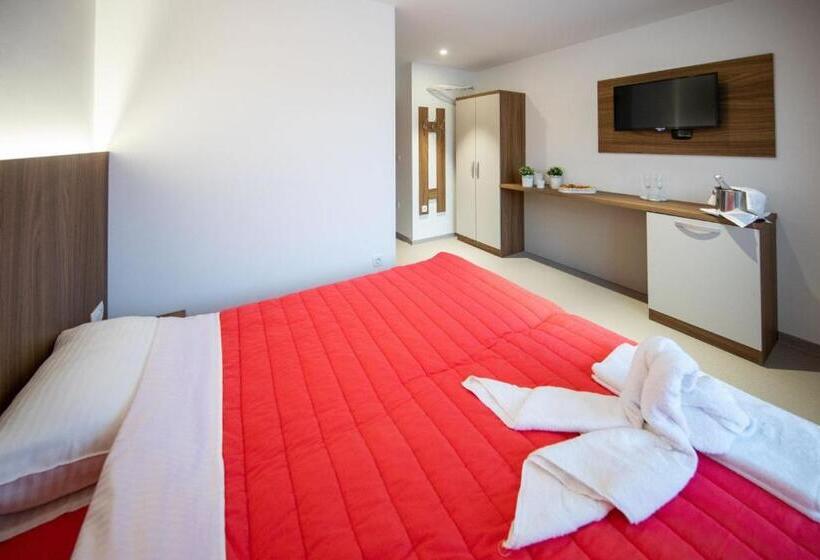 پانسیون Gostilna Pugelj