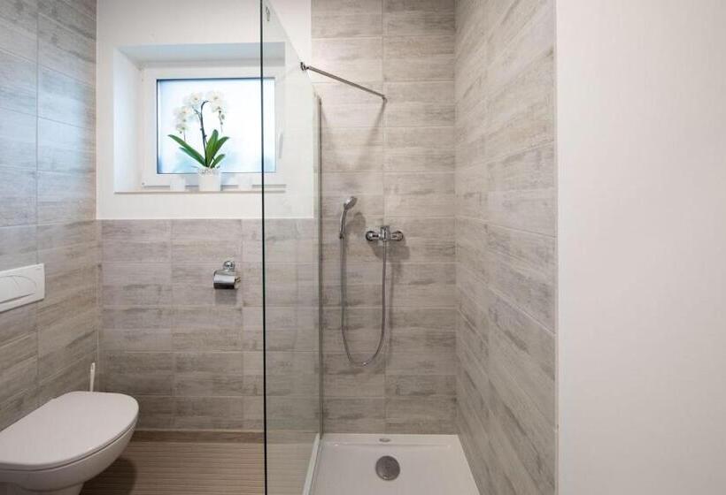 پانسیون Gostilna Pugelj