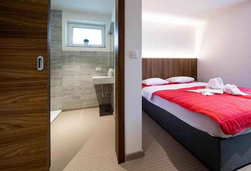 پانسیون Gostilna Pugelj