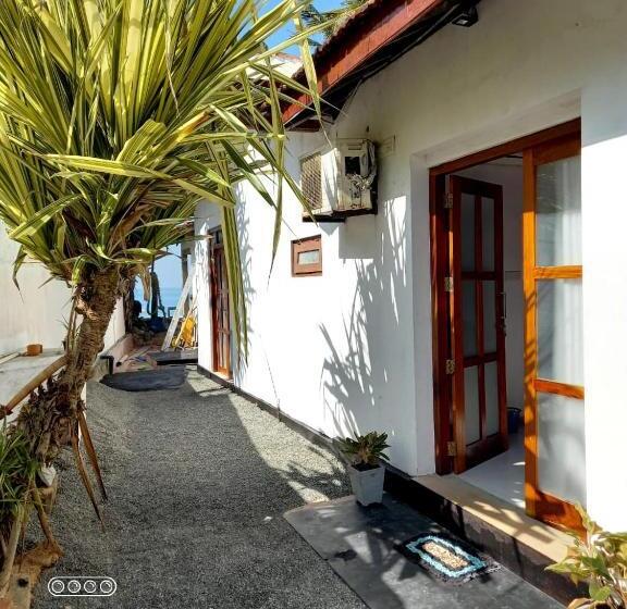 פנסיון La Vira Beach Villa