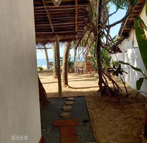 פנסיון La Vira Beach Villa