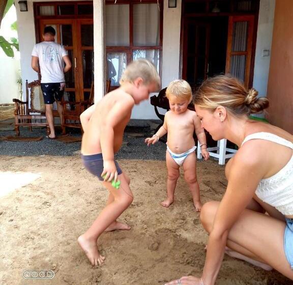 פנסיון La Vira Beach Villa