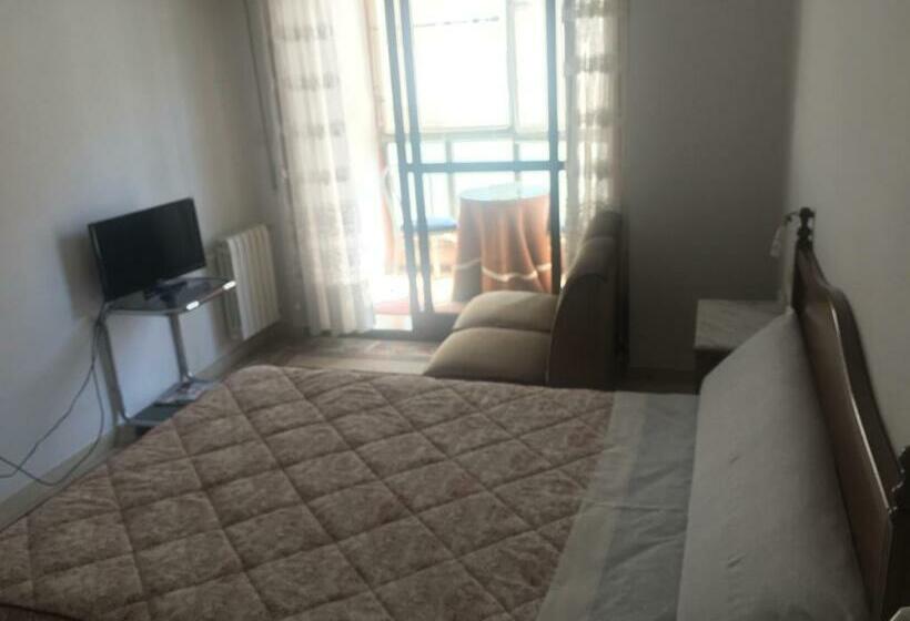 پانسیون Residencia Universidad