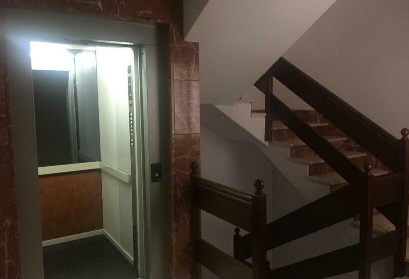 پانسیون Residencia Universidad