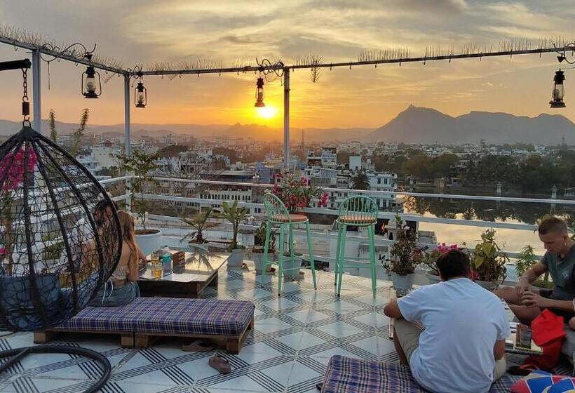 Raahi Backpacker S Hostel