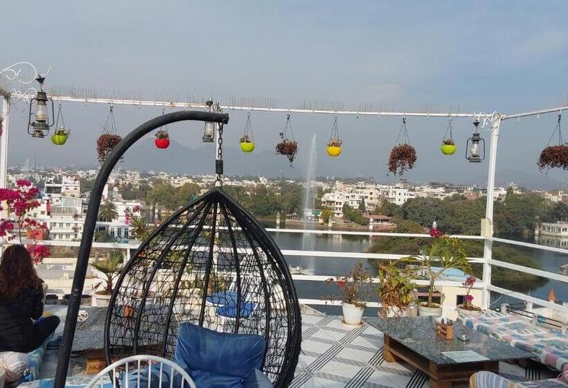 Raahi Backpacker S Hostel