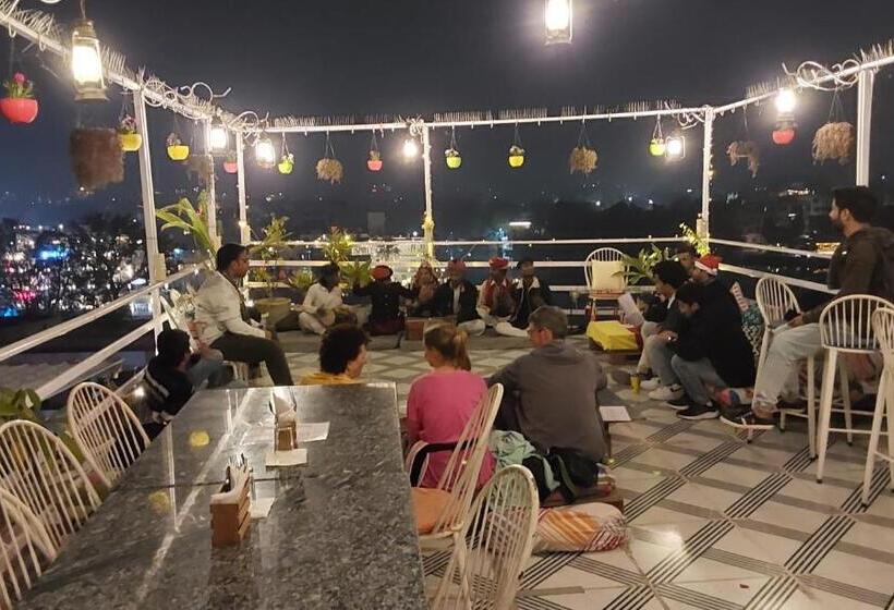 Raahi Backpacker S Hostel