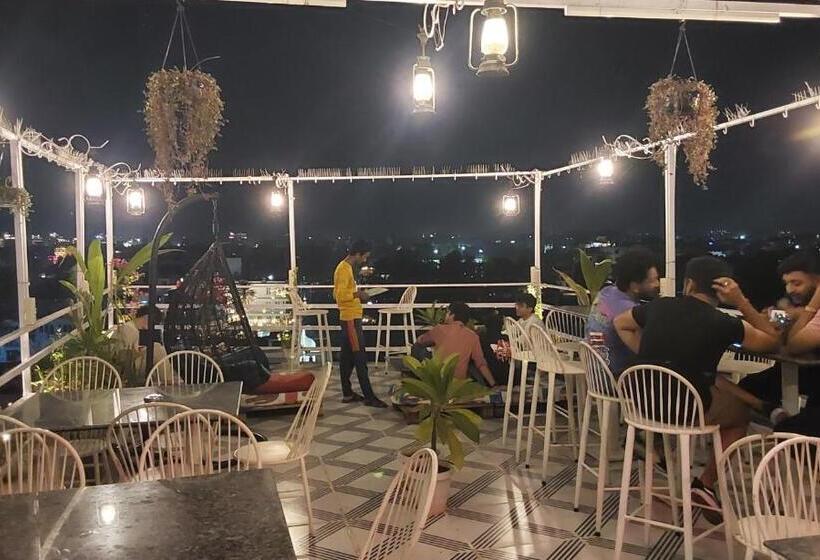 Raahi Backpacker S Hostel