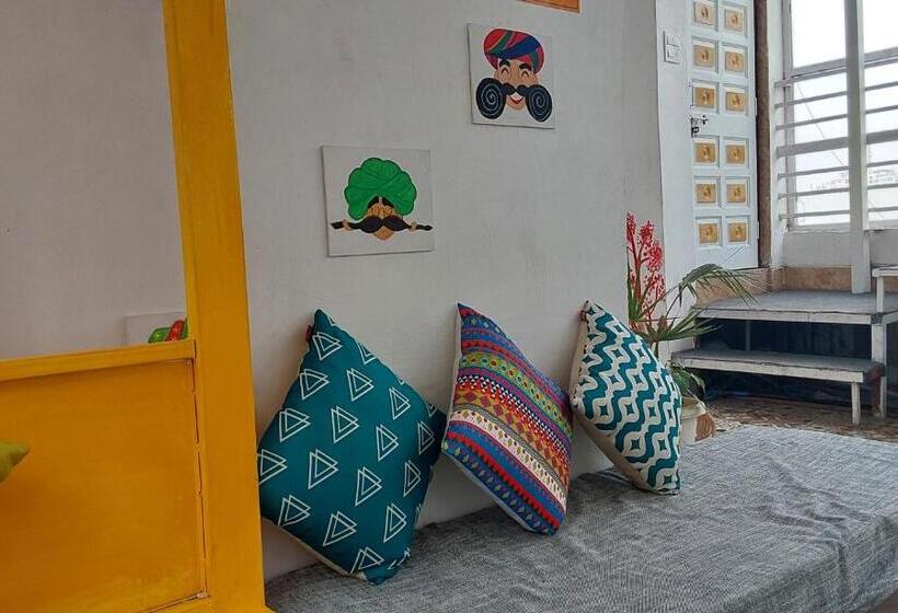 Raahi Backpacker S Hostel