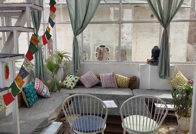 Raahi Backpacker S Hostel