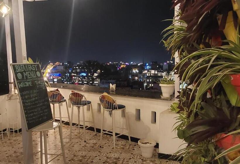 Raahi Backpacker S Hostel