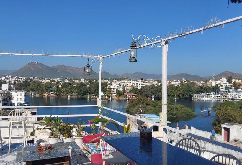 Raahi Backpacker S Hostel