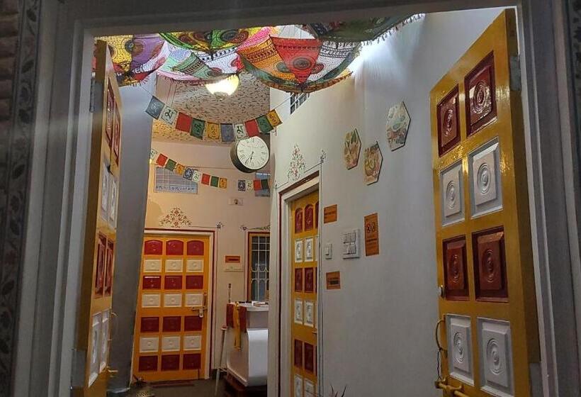 Raahi Backpacker S Hostel