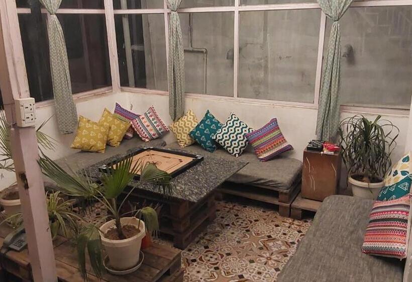 Raahi Backpacker S Hostel