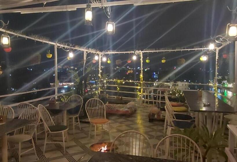 Raahi Backpacker S Hostel