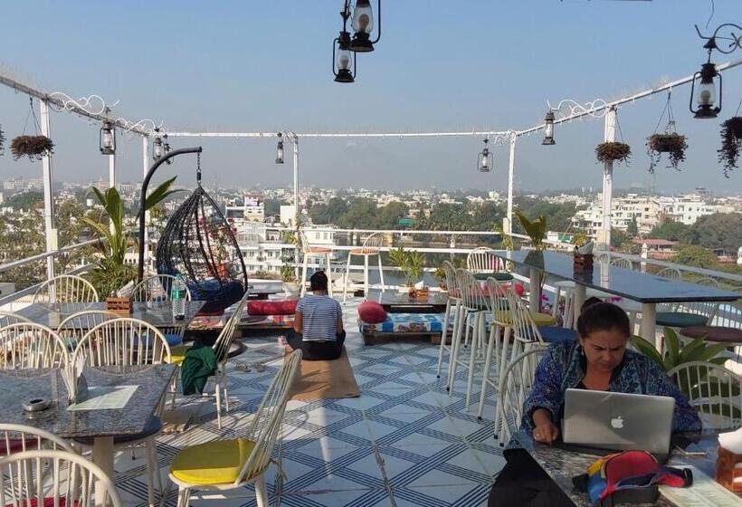 Raahi Backpacker S Hostel