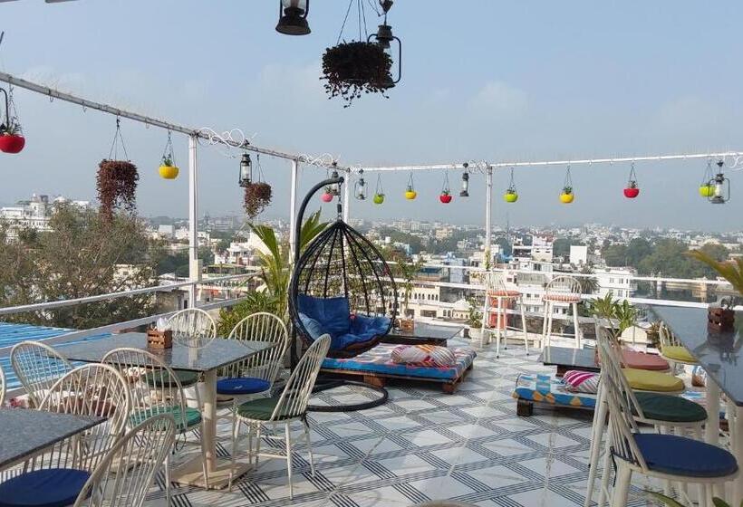 Raahi Backpacker S Hostel