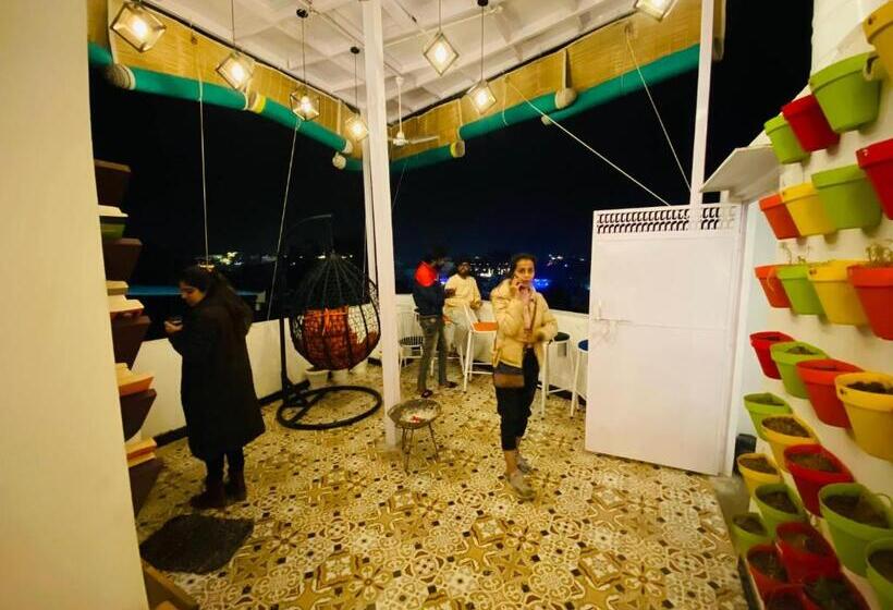 Raahi Backpacker S Hostel