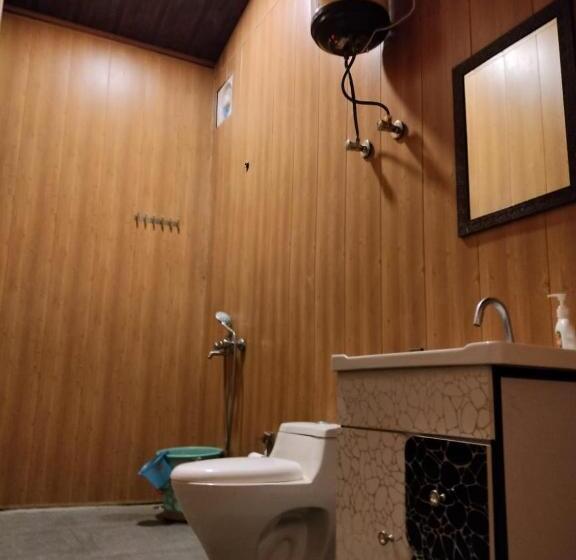 리조트 Into The Wild Stays