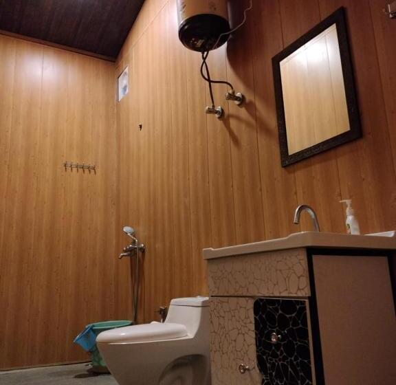 리조트 Into The Wild Stays