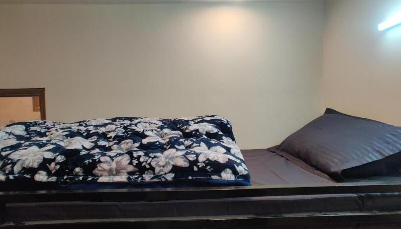 리조트 Into The Wild Stays